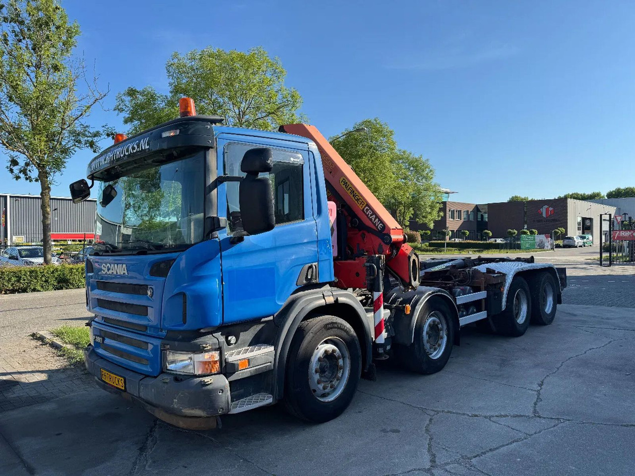 Scania P380 8X4 PALFINGER HOOK + PALFINGER PK16502 + RE - Hook lift truck, Crane truck: picture 3 Scania P380 8X4 PALFINGER HOOK + PALFINGER PK16502 + RE - Hook lift truck, Crane truck: picture 3