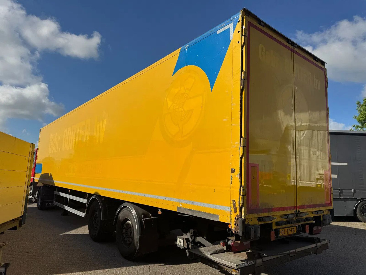 System Trailer TFSH 18 TRPLY - 2 AXLE SAF + STEE - Closed box semi-trailer: picture 4 System Trailer TFSH 18 TRPLY - 2 AXLE SAF + STEE - Closed box semi-trailer: picture 4
