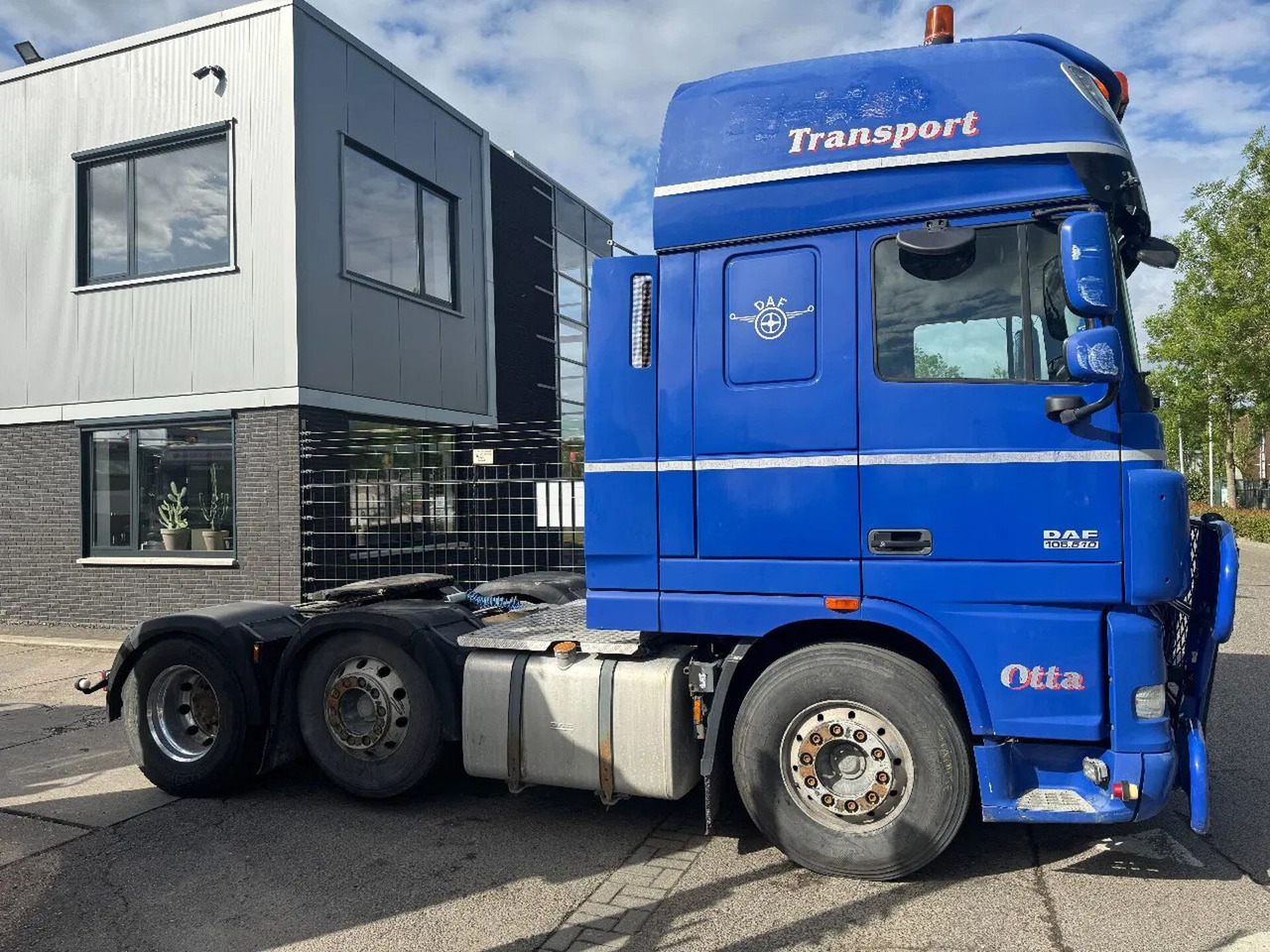 DAF XF 105.510 6X2 EURO 5 MANUAL GEAR + HYDRAULIC ON - Tractor unit: picture 4 DAF XF 105.510 6X2 EURO 5 MANUAL GEAR + HYDRAULIC ON - Tractor unit: picture 4
