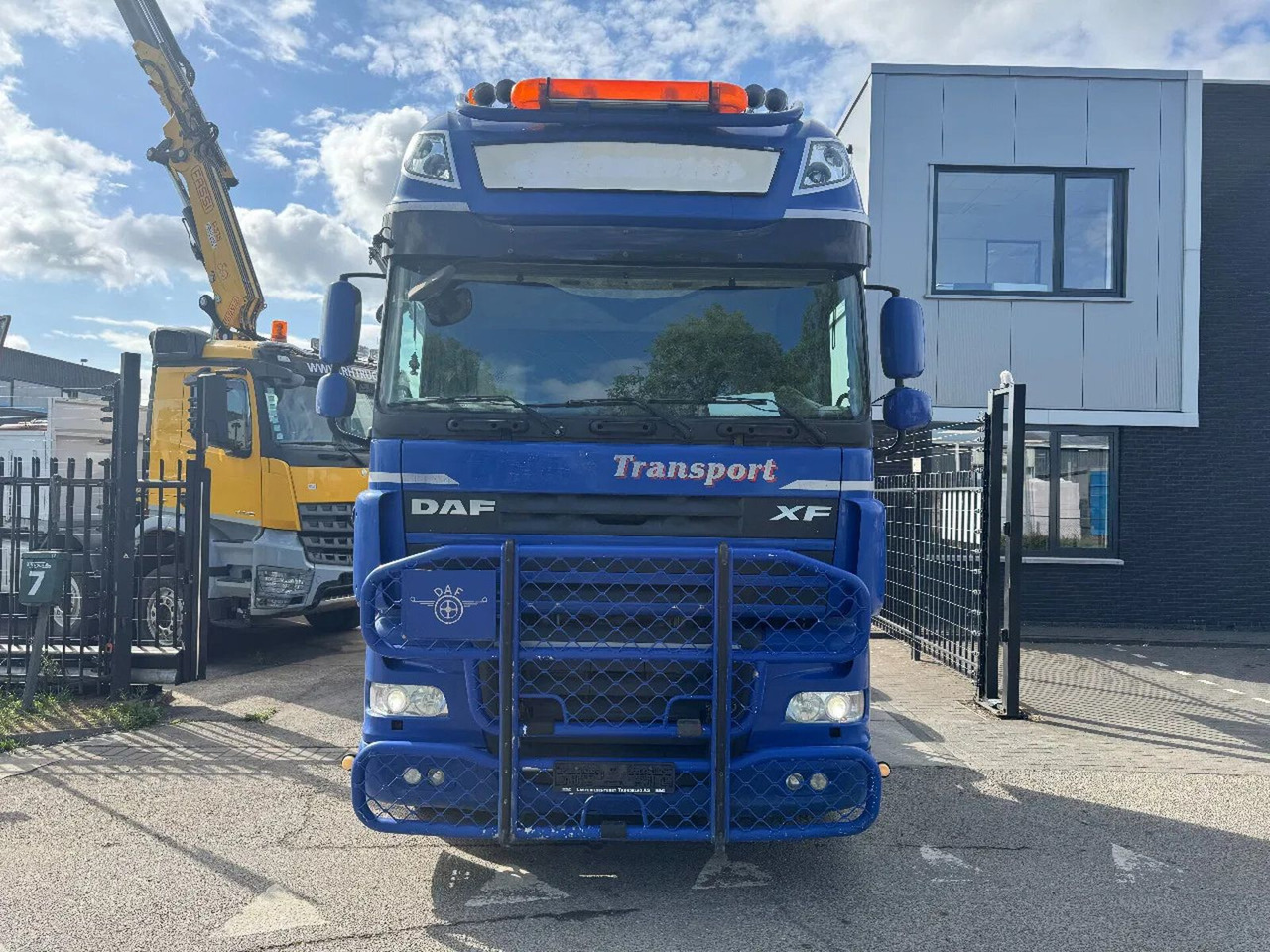 DAF XF 105.510 6X2 EURO 5 MANUAL GEAR + HYDRAULIC ON - Tractor unit: picture 3 DAF XF 105.510 6X2 EURO 5 MANUAL GEAR + HYDRAULIC ON - Tractor unit: picture 3