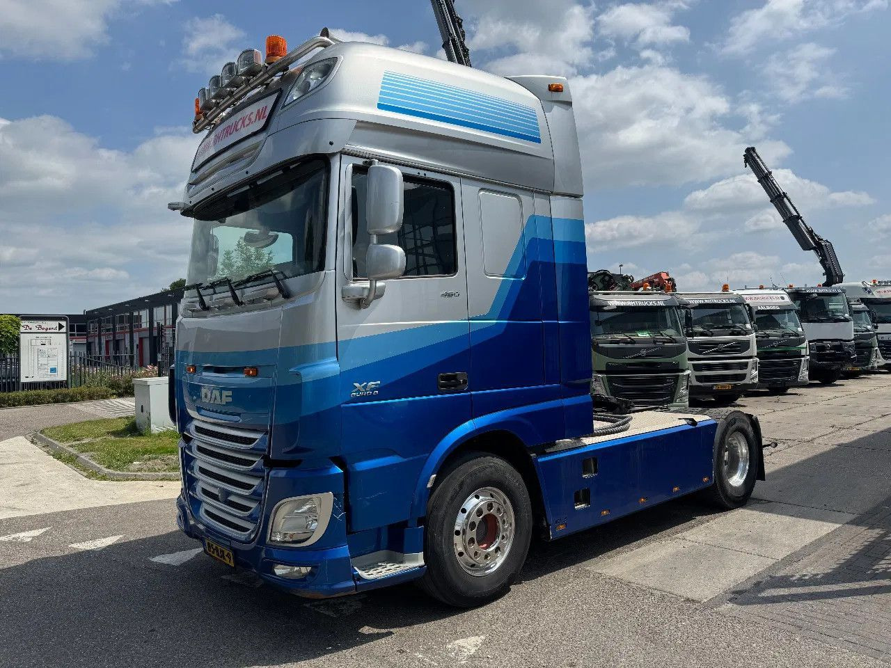 DAF XF 460 4X2 EURO 6 SKIRTS HYDRAULIC - Tractor unit: picture 2 DAF XF 460 4X2 EURO 6 SKIRTS HYDRAULIC - Tractor unit: picture 2