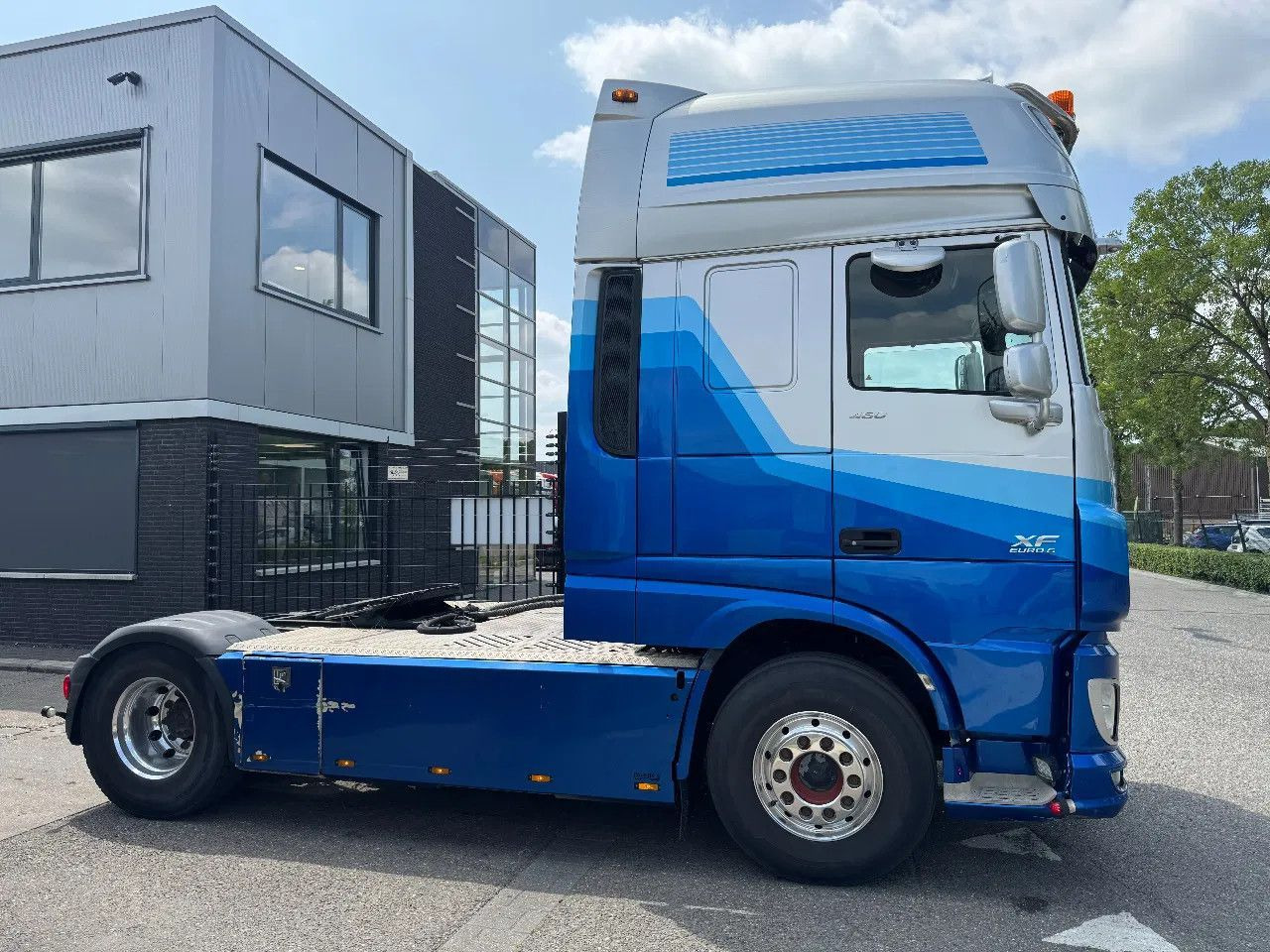 DAF XF 460 4X2 EURO 6 SKIRTS HYDRAULIC - Tractor unit: picture 4 DAF XF 460 4X2 EURO 6 SKIRTS HYDRAULIC - Tractor unit: picture 4