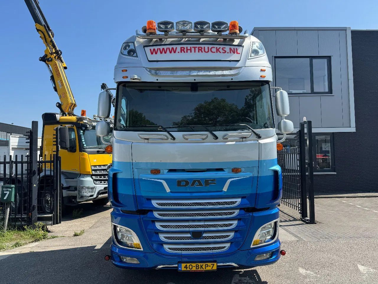 DAF XF 480 4X2 EURO 6 SKIRTS STANDKLIMA HYDRAULIC - Tractor unit: picture 3 DAF XF 480 4X2 EURO 6 SKIRTS STANDKLIMA HYDRAULIC - Tractor unit: picture 3