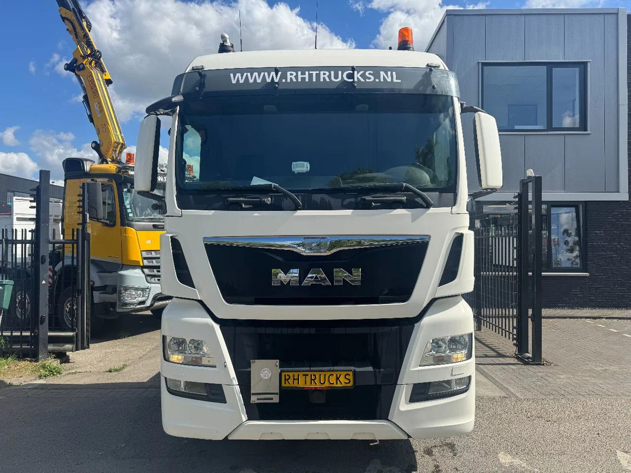 MAN TGX 26.480 6X2 EURO 6 SPOILERS AUTOMATIC - Tractor unit: picture 2 MAN TGX 26.480 6X2 EURO 6 SPOILERS AUTOMATIC - Tractor unit: picture 2