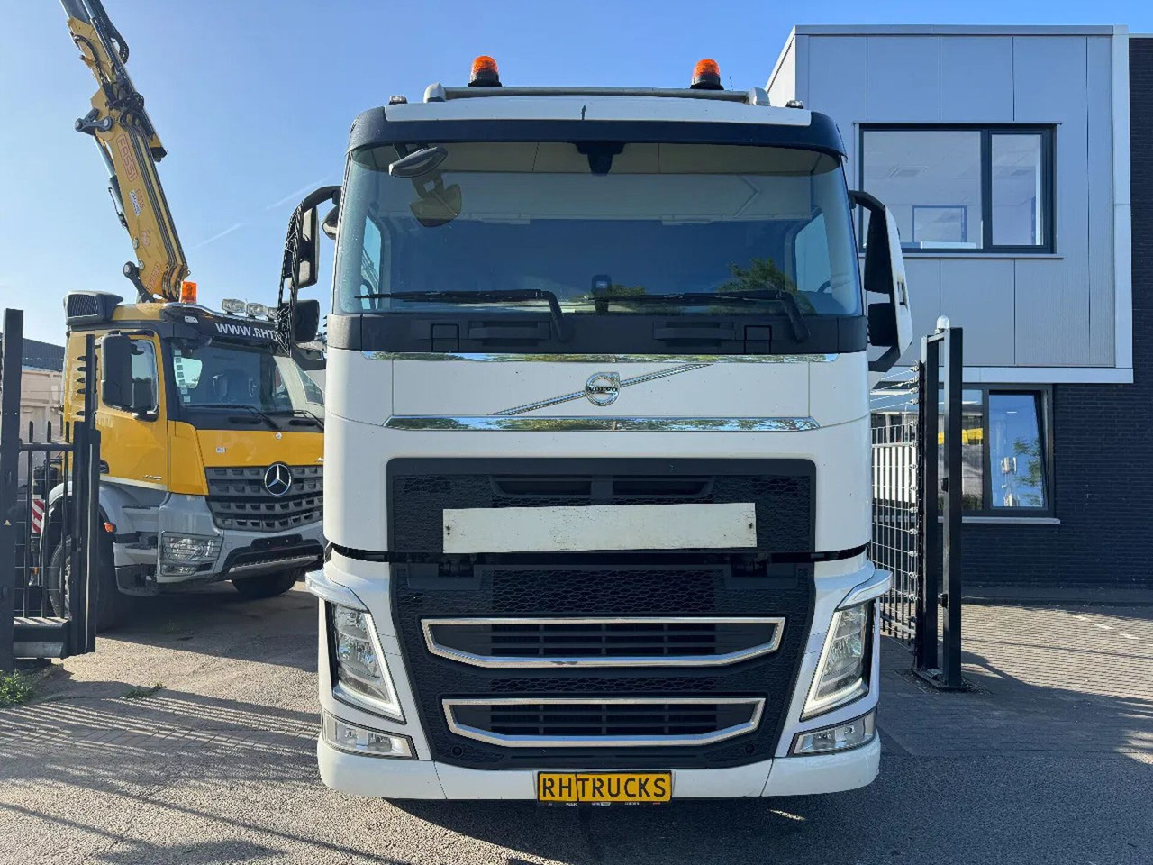 Volvo FH 460 6X2 - EURO 6 + LIFTING AXLE - Tractor unit: picture 2 Volvo FH 460 6X2 - EURO 6 + LIFTING AXLE - Tractor unit: picture 2