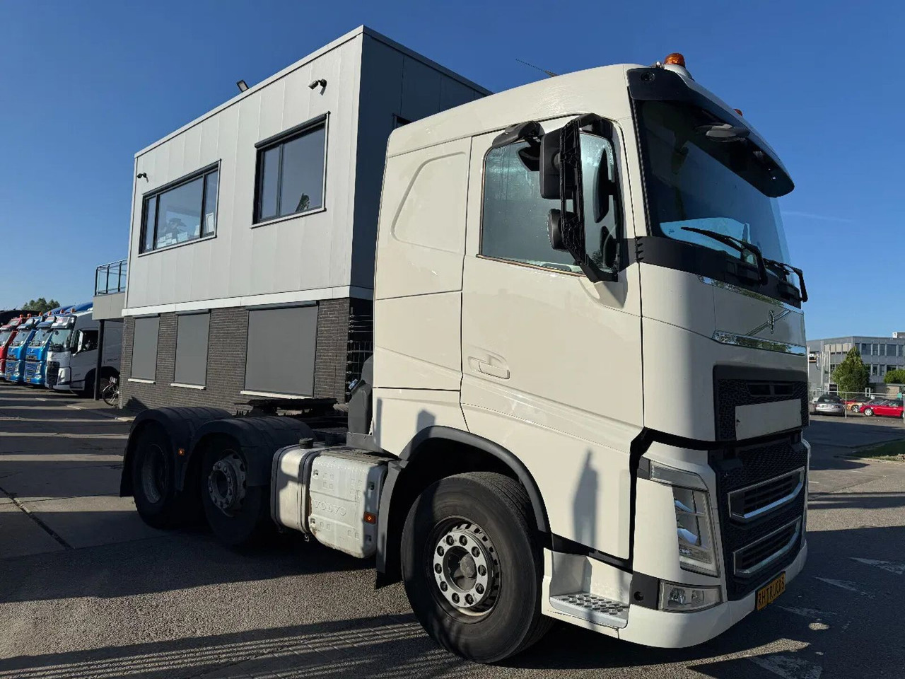 Volvo FH 460 6X2 - EURO 6 + LIFTING AXLE - Tractor unit: picture 3 Volvo FH 460 6X2 - EURO 6 + LIFTING AXLE - Tractor unit: picture 3