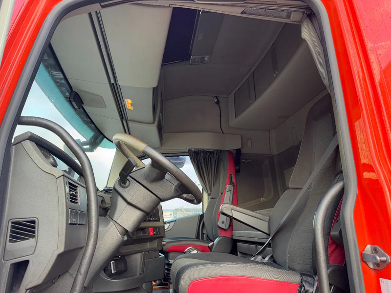 Tractor unit Volvo FH FH420: picture 9