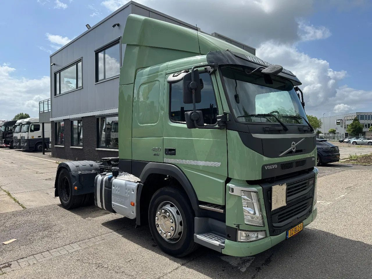 Volvo FM 420 4X2 - DIESEL & LNG GAS - Tractor unit: picture 3 Volvo FM 420 4X2 - DIESEL & LNG GAS - Tractor unit: picture 3