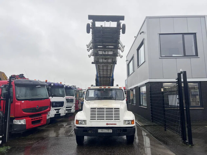 International 4600 4x2 210HP + TEUPEN hyLIFT - Truck: picture 2 International 4600 4x2 210HP + TEUPEN hyLIFT - Truck: picture 2