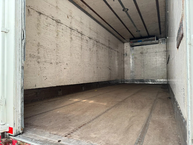 Refrigerator truck Volvo FH 12.420 6X2 - EURO 3 + HANGER NETAM-FRUEHAUF + THERMOKING + DHOLLANDIA LIFT: picture 6