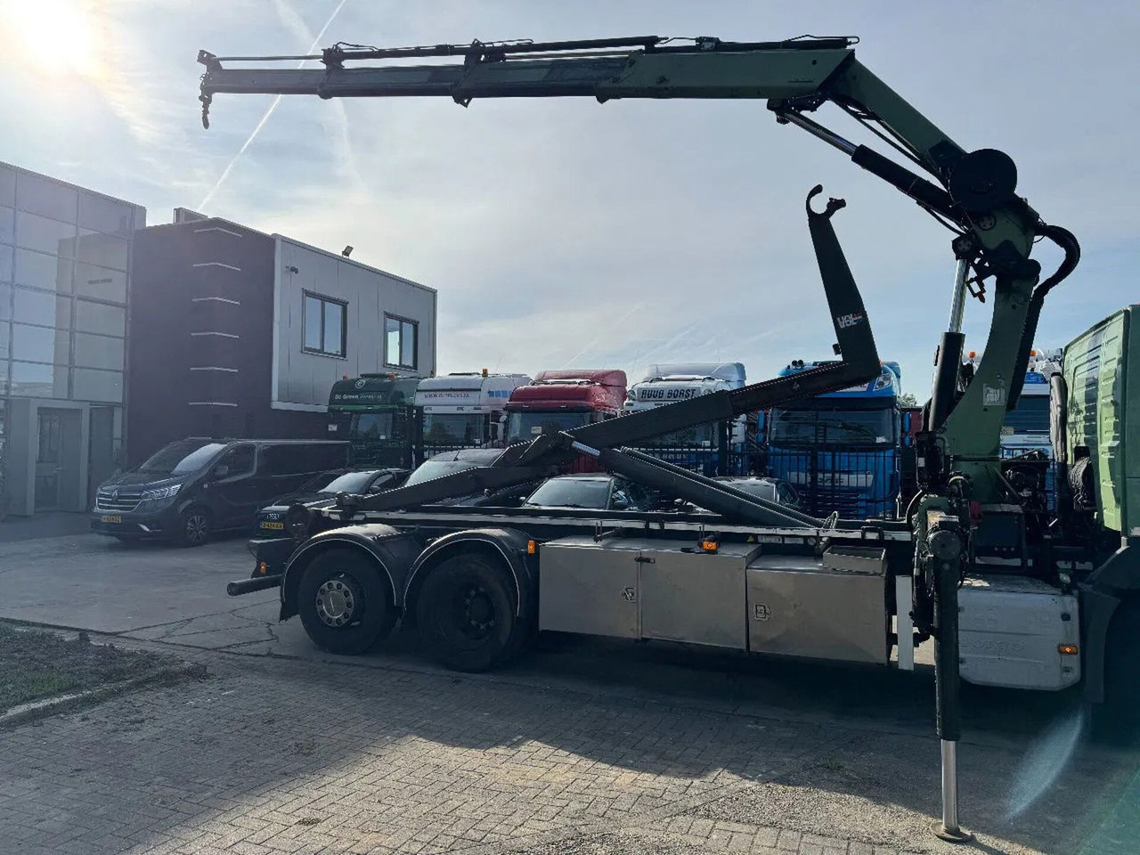 Volvo FM 370 6X2 VDL 21T + HIAB 211 + REMOTE CONTROL - Crane truck: picture 4 Volvo FM 370 6X2 VDL 21T + HIAB 211 + REMOTE CONTROL - Crane truck: picture 4