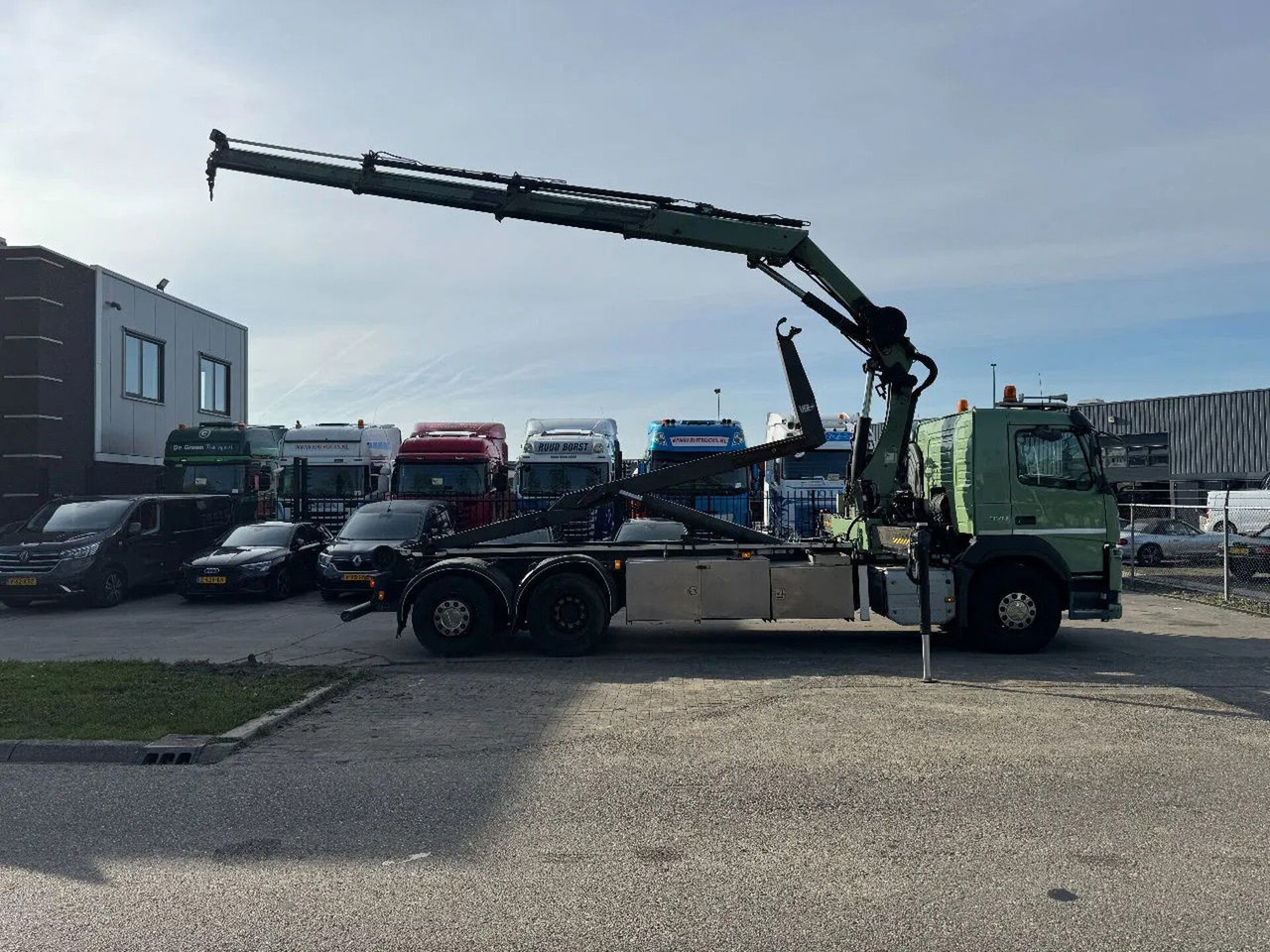 Volvo FM 370 6X2 VDL 21T + HIAB 211 + REMOTE CONTROL - Crane truck: picture 5 Volvo FM 370 6X2 VDL 21T + HIAB 211 + REMOTE CONTROL - Crane truck: picture 5