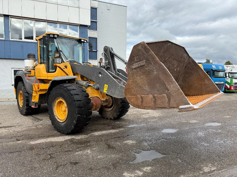 Volvo L120H, CE, 8314 UUR + CDC-STEERING - Wheel loader: picture 5 Volvo L120H, CE, 8314 UUR + CDC-STEERING - Wheel loader: picture 5