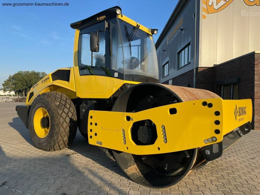 Bomag BW 213 D-5 - Compactor: picture 2 Bomag BW 213 D-5 - Compactor: picture 2
