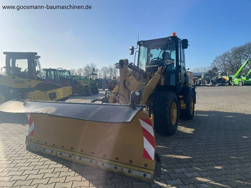 CAT 907 M - Wheel loader: picture 2 CAT 907 M - Wheel loader: picture 2
