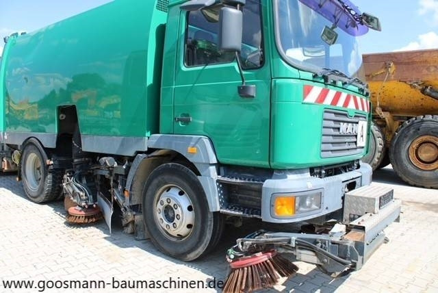 MAN M32 - Road sweeper: picture 2 MAN M32 - Road sweeper: picture 2