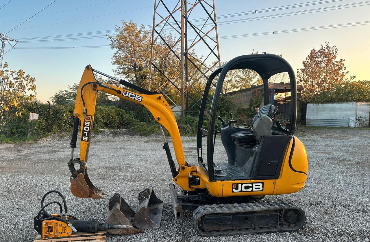 Mini escavatore Jcb 18 quintali - Mini excavator: picture 1 Mini escavatore Jcb 18 quintali - Mini excavator: picture 1
