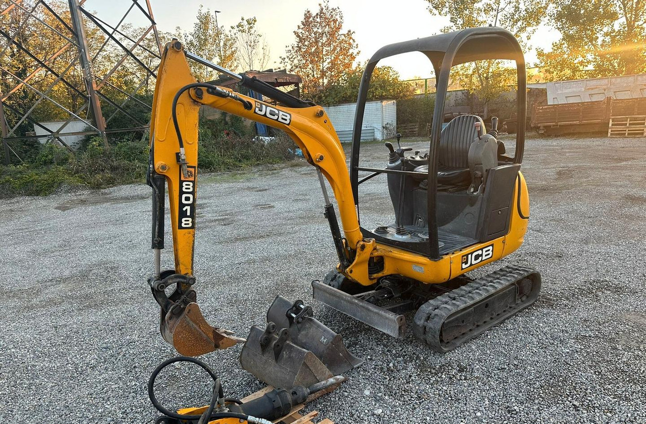 Mini escavatore Jcb 18 quintali - Mini excavator: picture 2 Mini escavatore Jcb 18 quintali - Mini excavator: picture 2