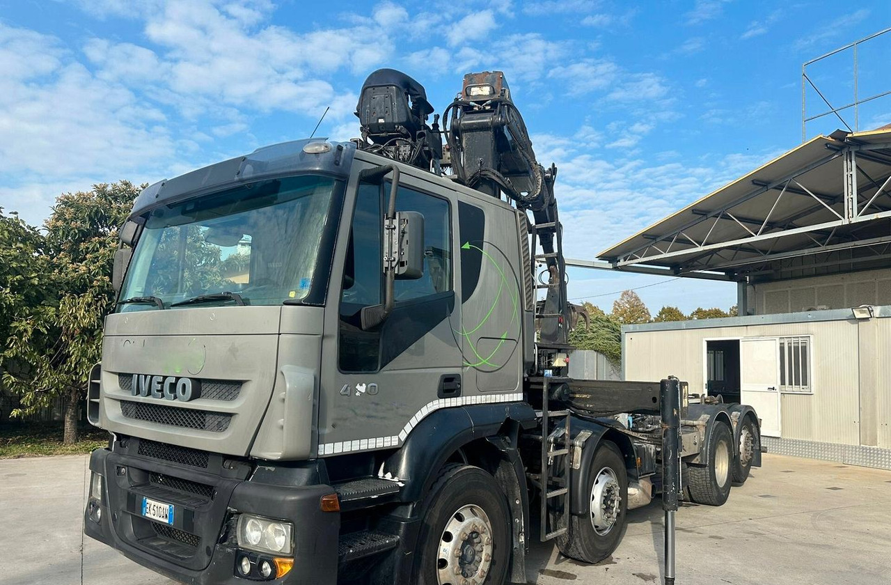 Motrice Iveco scarrabile con gru caricante - Hook lift truck, Crane truck: picture 1 Motrice Iveco scarrabile con gru caricante - Hook lift truck, Crane truck: picture 1