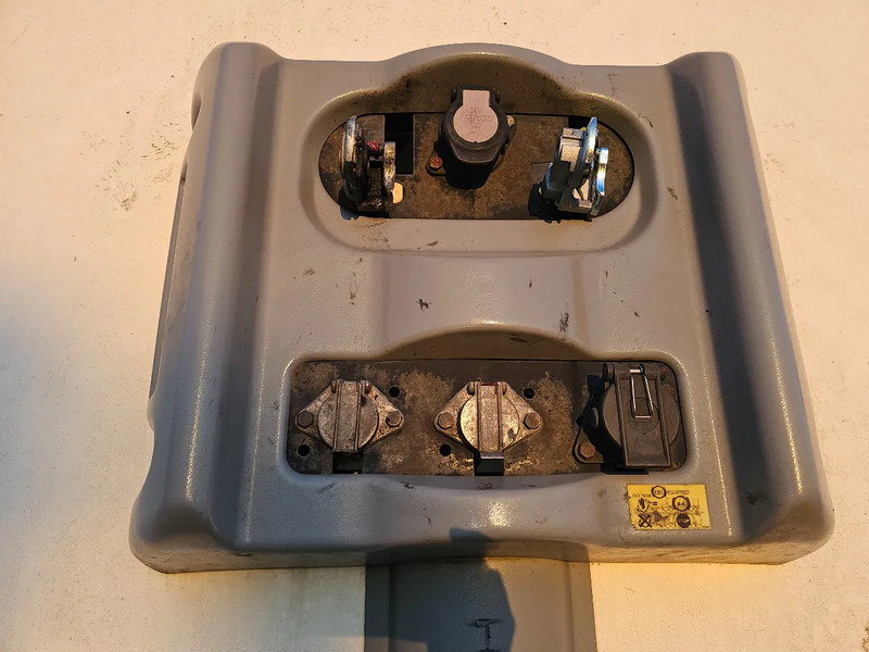 Closed box semi-trailer Fruehauf TX34: picture 10