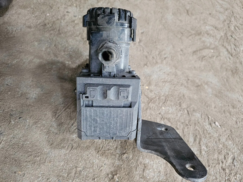 KNORR-BREMSE Ebs modulator - Spare parts for Truck: picture 2 KNORR-BREMSE Ebs modulator - Spare parts for Truck: picture 2