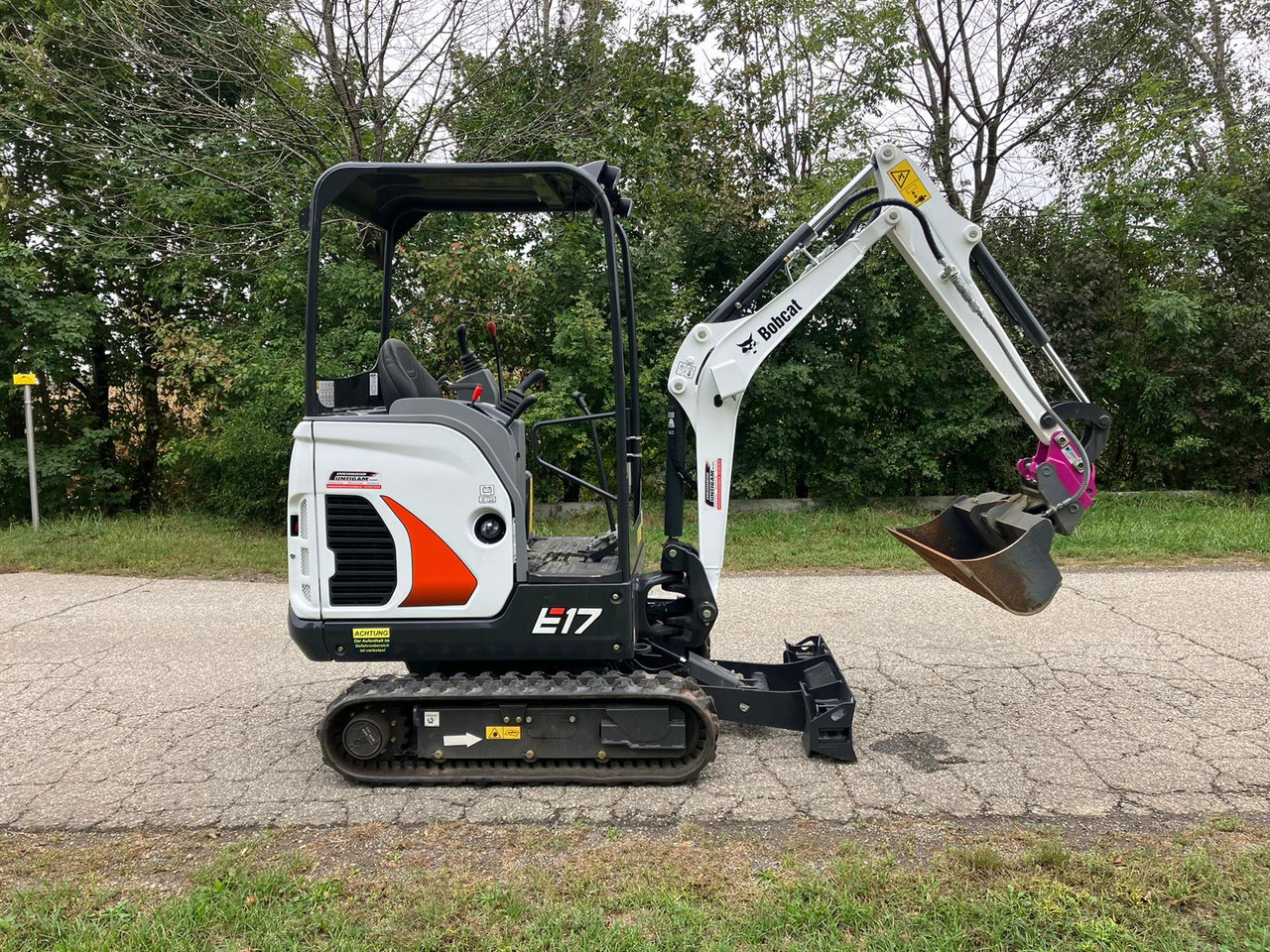 BOBCAT E17 - Mini excavator: picture 2 BOBCAT E17 - Mini excavator: picture 2