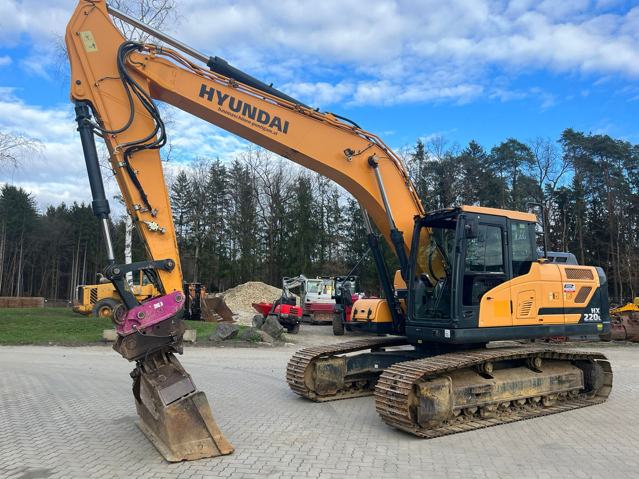 HYUNDAI HX 220 L - Crawler excavator: picture 2 HYUNDAI HX 220 L - Crawler excavator: picture 2