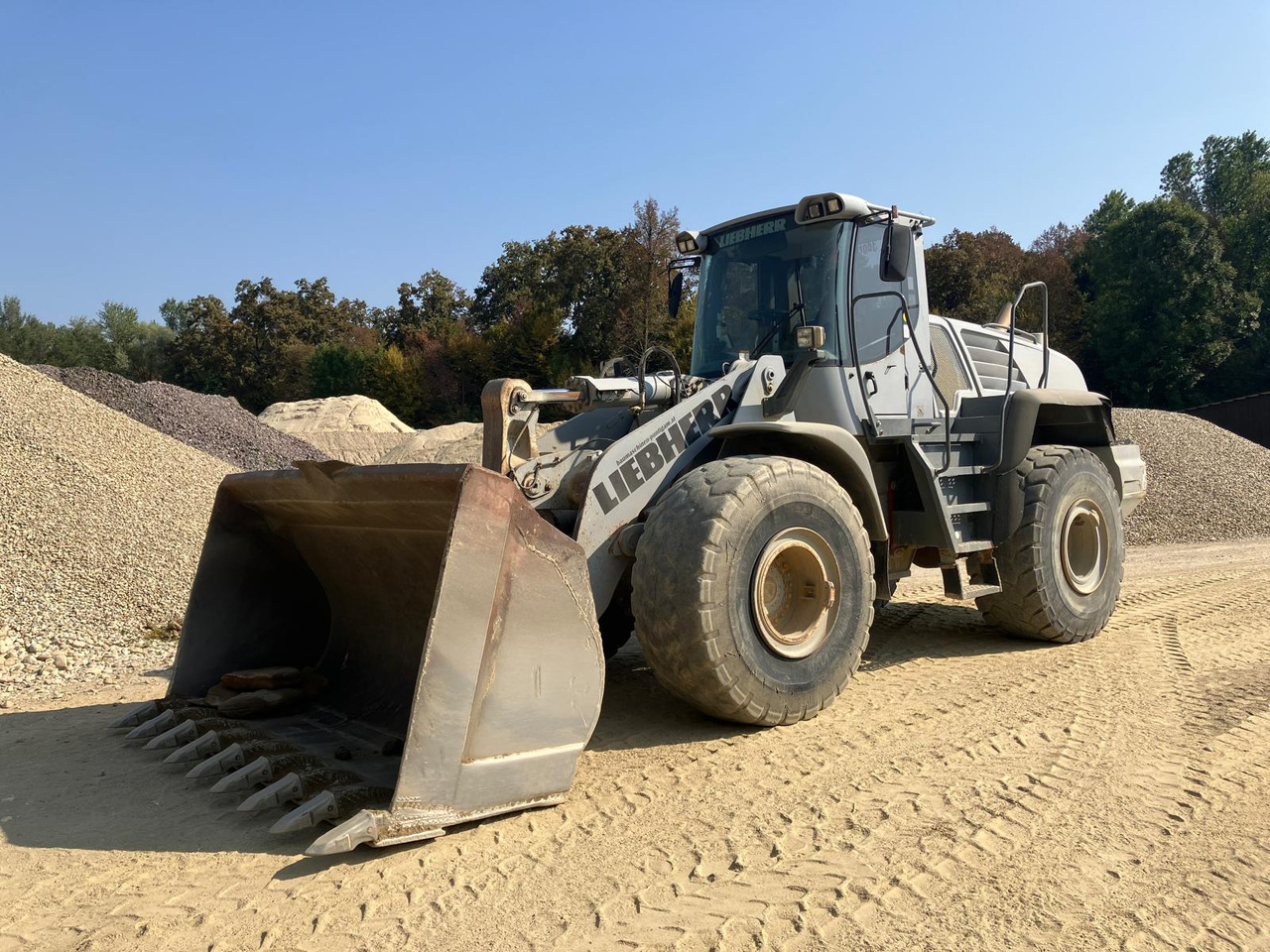 LIEBHERR L 566 - Wheel loader: picture 3 LIEBHERR L 566 - Wheel loader: picture 3