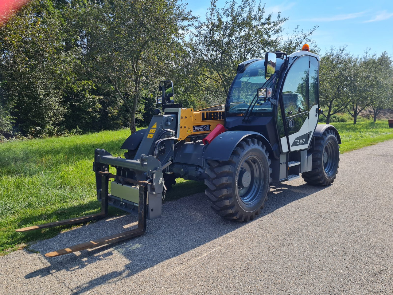 LIEBHERR T 32-7 - Telescopic handler: picture 5 LIEBHERR T 32-7 - Telescopic handler: picture 5