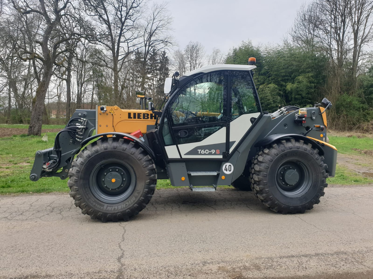 LIEBHERR T 60-9s - Telescopic handler: picture 1 LIEBHERR T 60-9s - Telescopic handler: picture 1