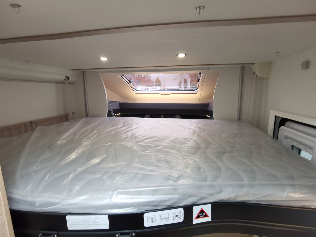 Semi-integrated motorhome Chausson 627 TITANIUM / -2026- / 165PS-8G. / EINZELBETTEN: picture 22 Semi-integrated motorhome Chausson 627 TITANIUM / -2026- / 165PS-8G. / EINZELBETTEN: picture 22