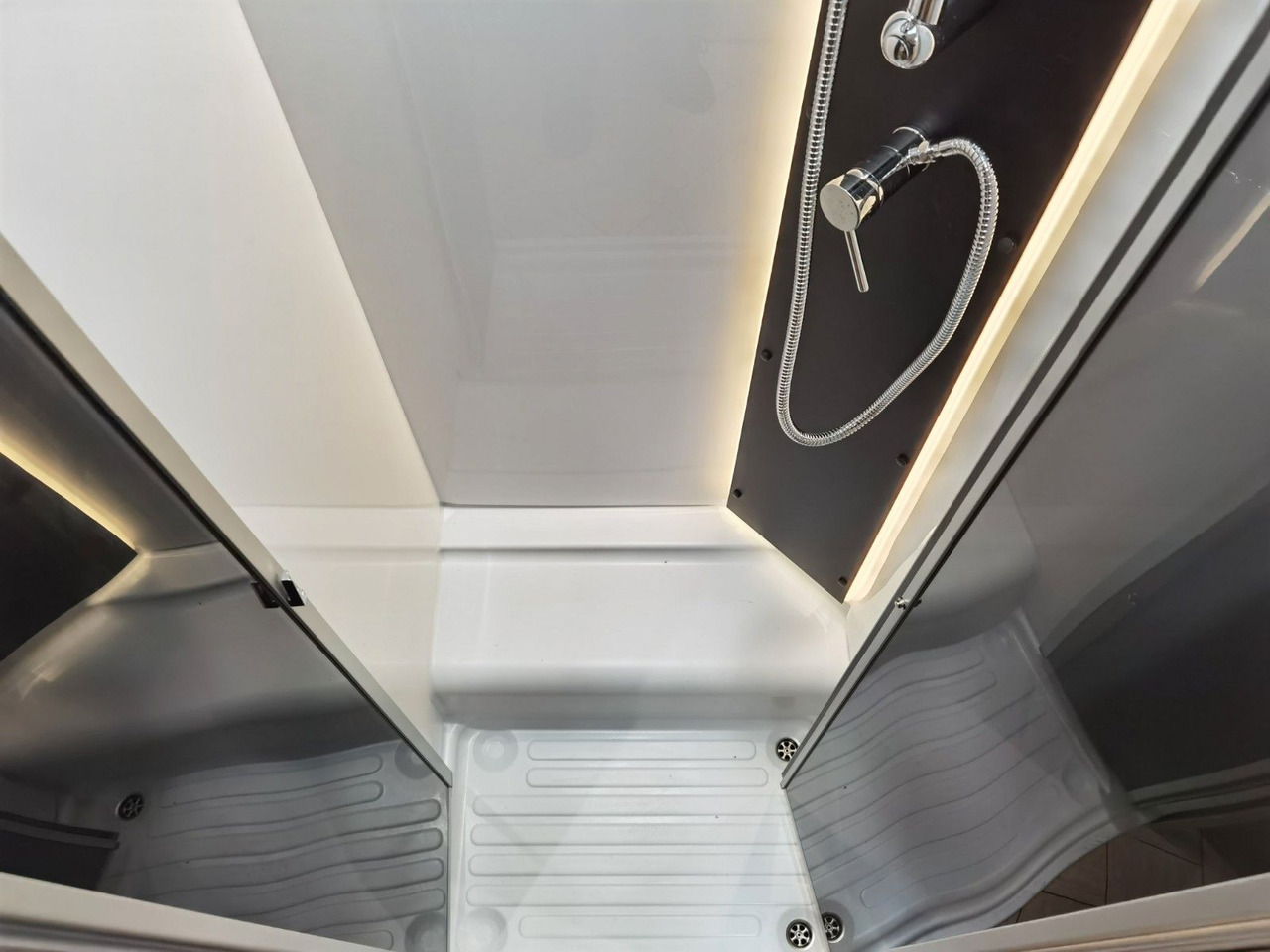 Semi-integrated motorhome Chausson 797 TITANIUM / - 2026 - / EINZELBETTEN & HUBBETT: picture 24