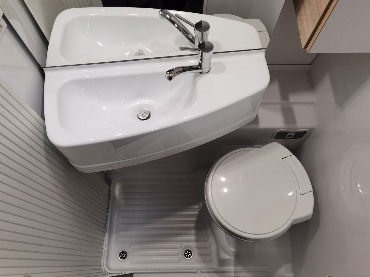 Alcove motorhome Chausson C 656 FIRST LINE /-2026-/140PS-8G./ ETAGENBETTEN: picture 28 Alcove motorhome Chausson C 656 FIRST LINE /-2026-/140PS-8G./ ETAGENBETTEN: picture 28