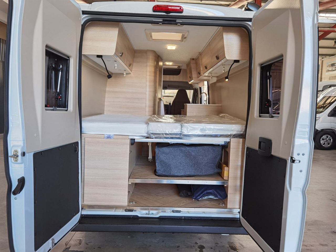 Camper van Chausson V697 FIRST LINE / - 2025 - /140PS / EINZELBETTEN: picture 8