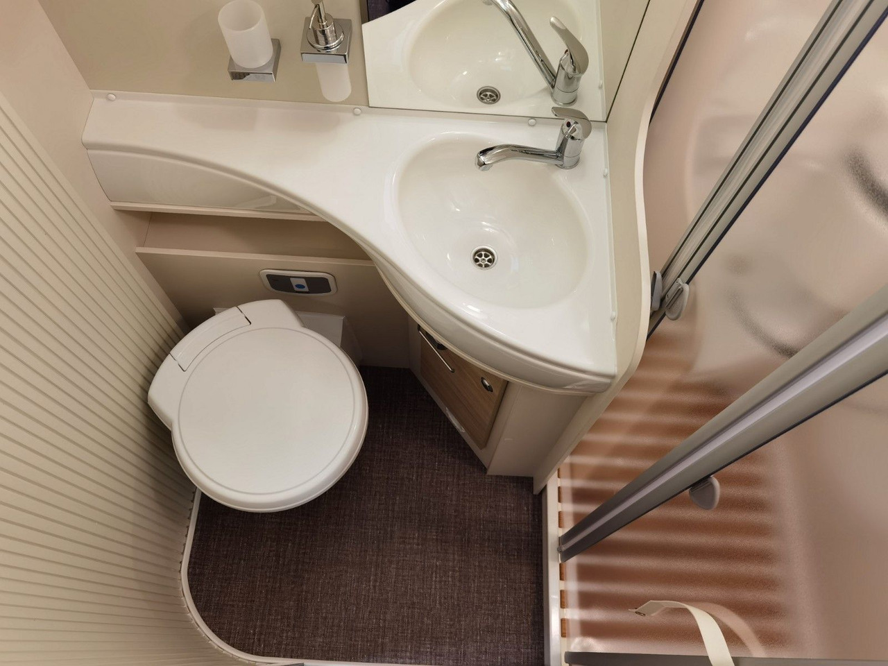 Alcove motorhome Eura Mobil ACTIVA ONE 630 LS / -2025- / 140PS / RAUMWUNDER: picture 24 Alcove motorhome Eura Mobil ACTIVA ONE 630 LS / -2025- / 140PS / RAUMWUNDER: picture 24