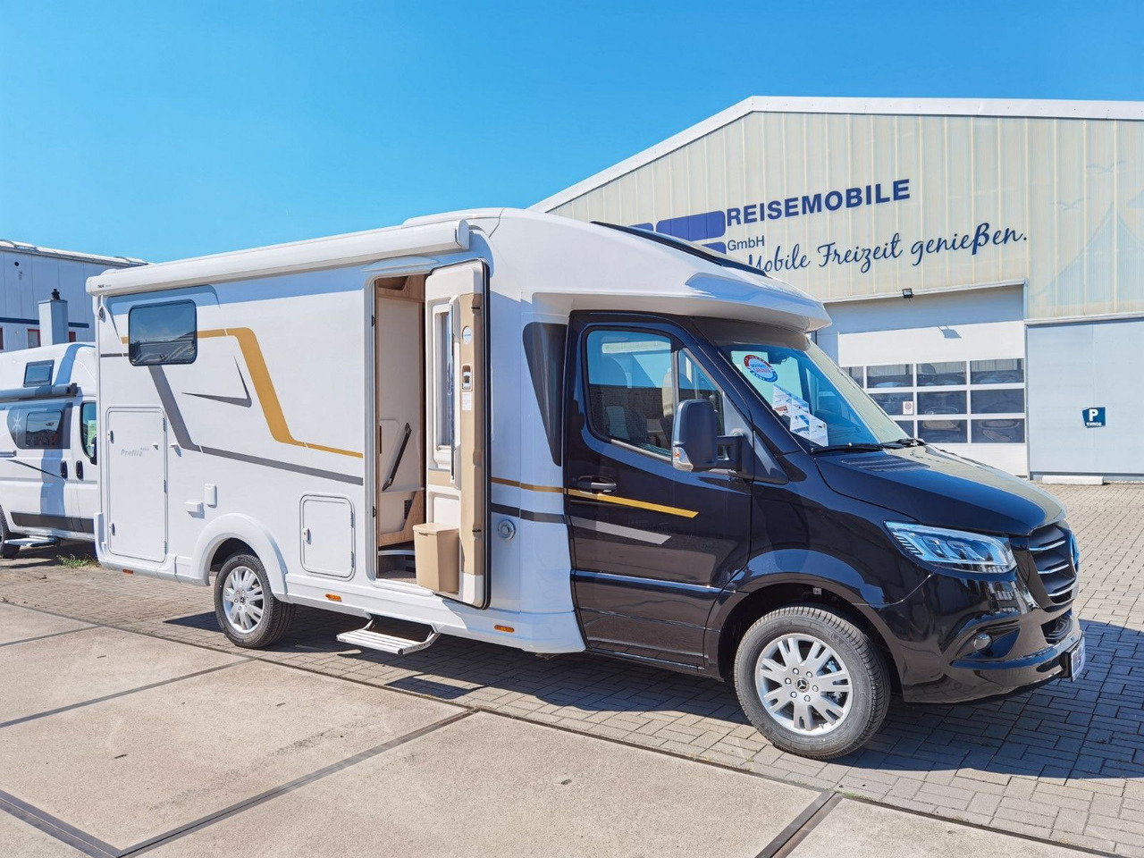 Semi-integrated motorhome Eura Mobil PROFILA T 696 EB /-2025-/ S-PAKET / EINZELBETTEN: picture 7 Semi-integrated motorhome Eura Mobil PROFILA T 696 EB /-2025-/ S-PAKET / EINZELBETTEN: picture 7
