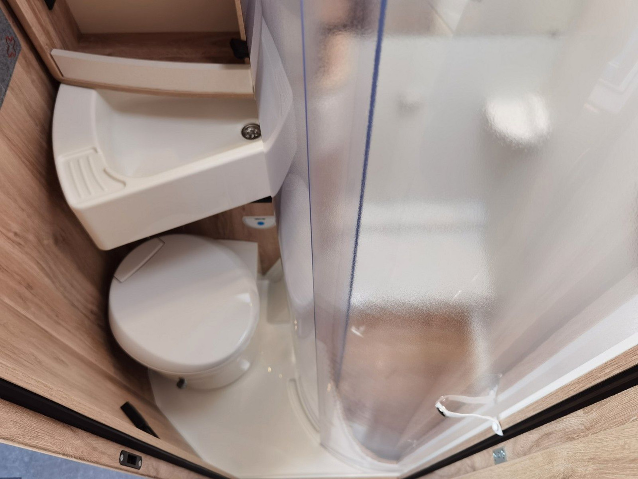 Semi-integrated motorhome Eura Mobil PROFILA T 696 EB /-2025-/ S-PAKET / EINZELBETTEN: picture 22 Semi-integrated motorhome Eura Mobil PROFILA T 696 EB /-2025-/ S-PAKET / EINZELBETTEN: picture 22