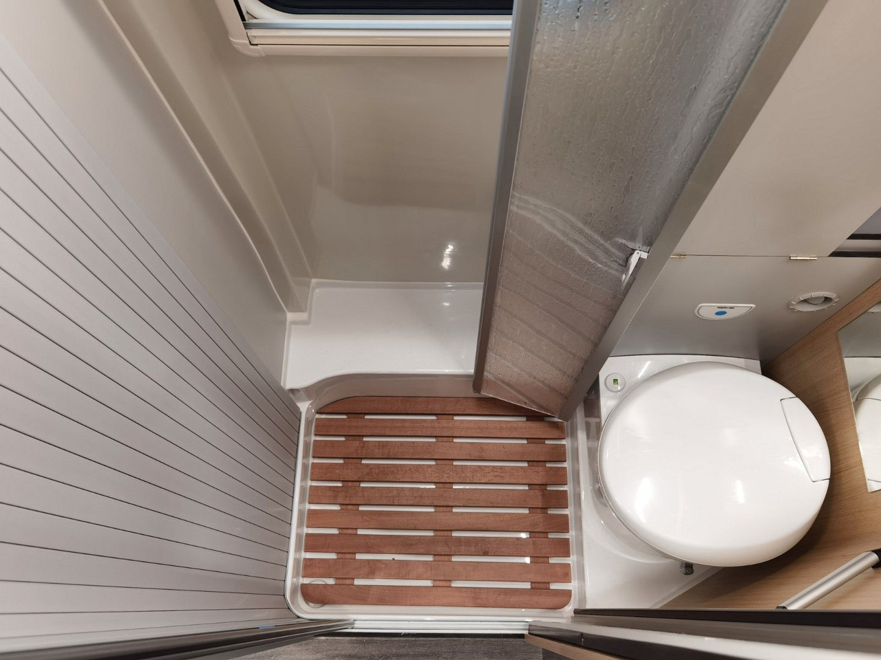 Leasing of  Karmann DEXTER 570 / 170 PS / 4x4/ ALU / SOLAR / MARKISE Karmann DEXTER 570 / 170 PS / 4x4/ ALU / SOLAR / MARKISE: picture 19