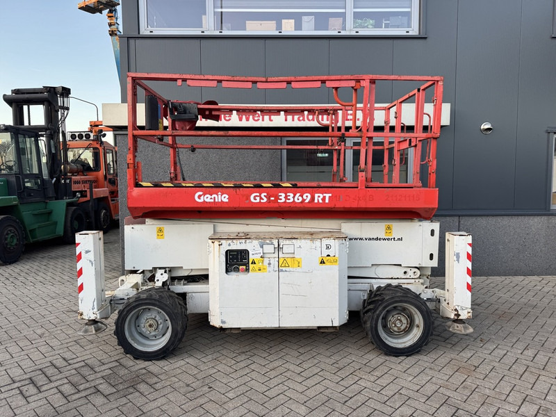 Genie GS 3369 RT Hoogwerker / Arbeitsbuhne 12mtr werkhoogte 4x4 Kubota DIESEL 2013 - Scissor lift: picture 1 Genie GS 3369 RT Hoogwerker / Arbeitsbuhne 12mtr werkhoogte 4x4 Kubota DIESEL 2013 - Scissor lift: picture 1