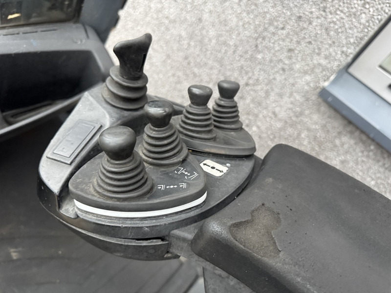 Diesel forklift Linde H30D Duplo 440 Sideshift VW Diesel 2007: picture 11 Diesel forklift Linde H30D Duplo 440 Sideshift VW Diesel 2007: picture 11