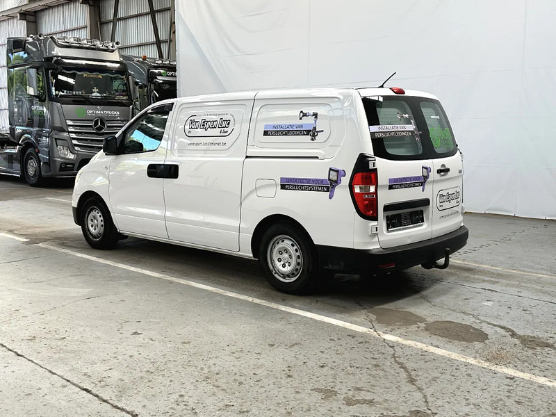 Hyundai H-1 AIRCO / EXCELLENT CONDITION / 2 SCHUIFDEUREN - 2 portes Coulissante - Small van: picture 3 Hyundai H-1 AIRCO / EXCELLENT CONDITION / 2 SCHUIFDEUREN - 2 portes Coulissante - Small van: picture 3