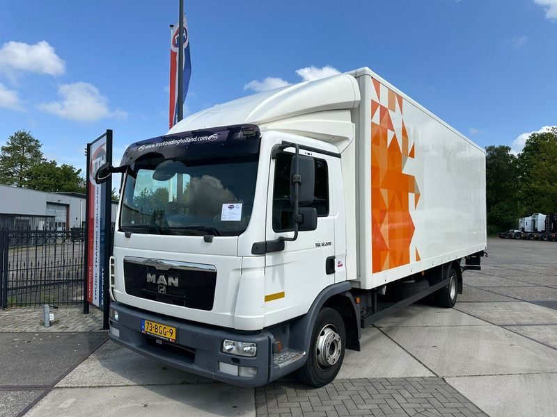 MAN TGL 12.220 4X2 BB Box + Taillift Manual gearbox NL Truck - Box truck: picture 2 MAN TGL 12.220 4X2 BB Box + Taillift Manual gearbox NL Truck - Box truck: picture 2