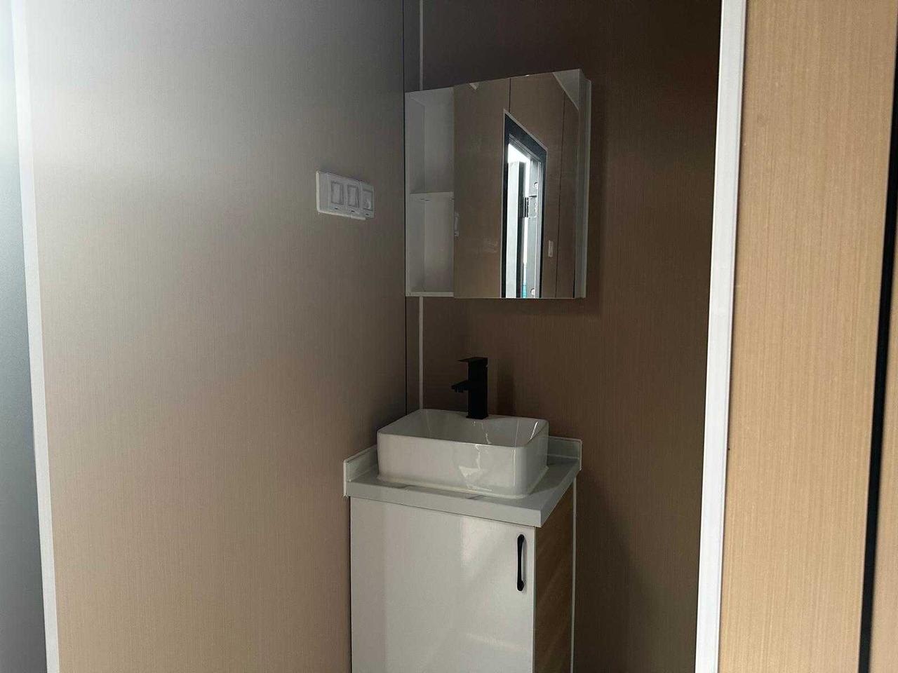 03-2024 - Container House with Bathroom 40 ft HQ / 12 M - Shipping container: picture 5 03-2024 - Container House with Bathroom 40 ft HQ / 12 M - Shipping container: picture 5