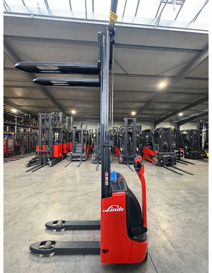 11/2016 S+UVV 11/2026 LINDE L10 STACKER PALLET TRUCK ANT 722 HOURS - Forklift: picture 3 11/2016 S+UVV 11/2026 LINDE L10 STACKER PALLET TRUCK ANT 722 HOURS - Forklift: picture 3