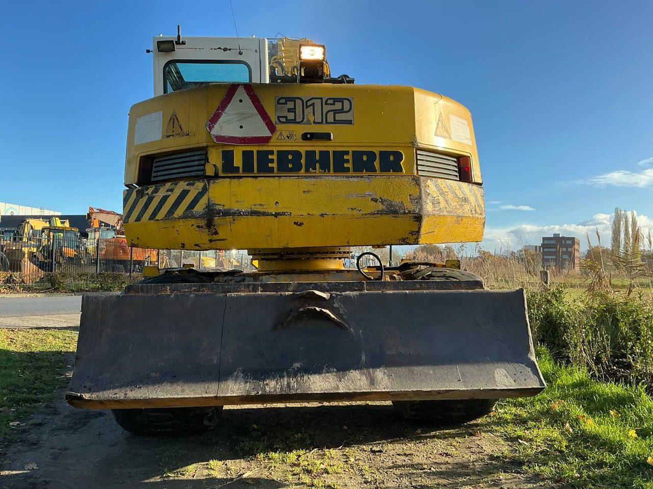 2001 LIEBHERR A312 WHEELED EXCAVATOR - Wheel excavator: picture 4 2001 LIEBHERR A312 WHEELED EXCAVATOR - Wheel excavator: picture 4