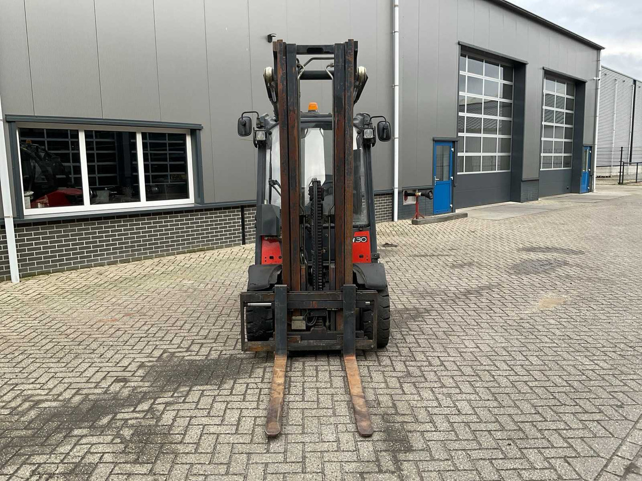 2007 LINDE H30D FORKLIFT - Forklift: picture 2 2007 LINDE H30D FORKLIFT - Forklift: picture 2