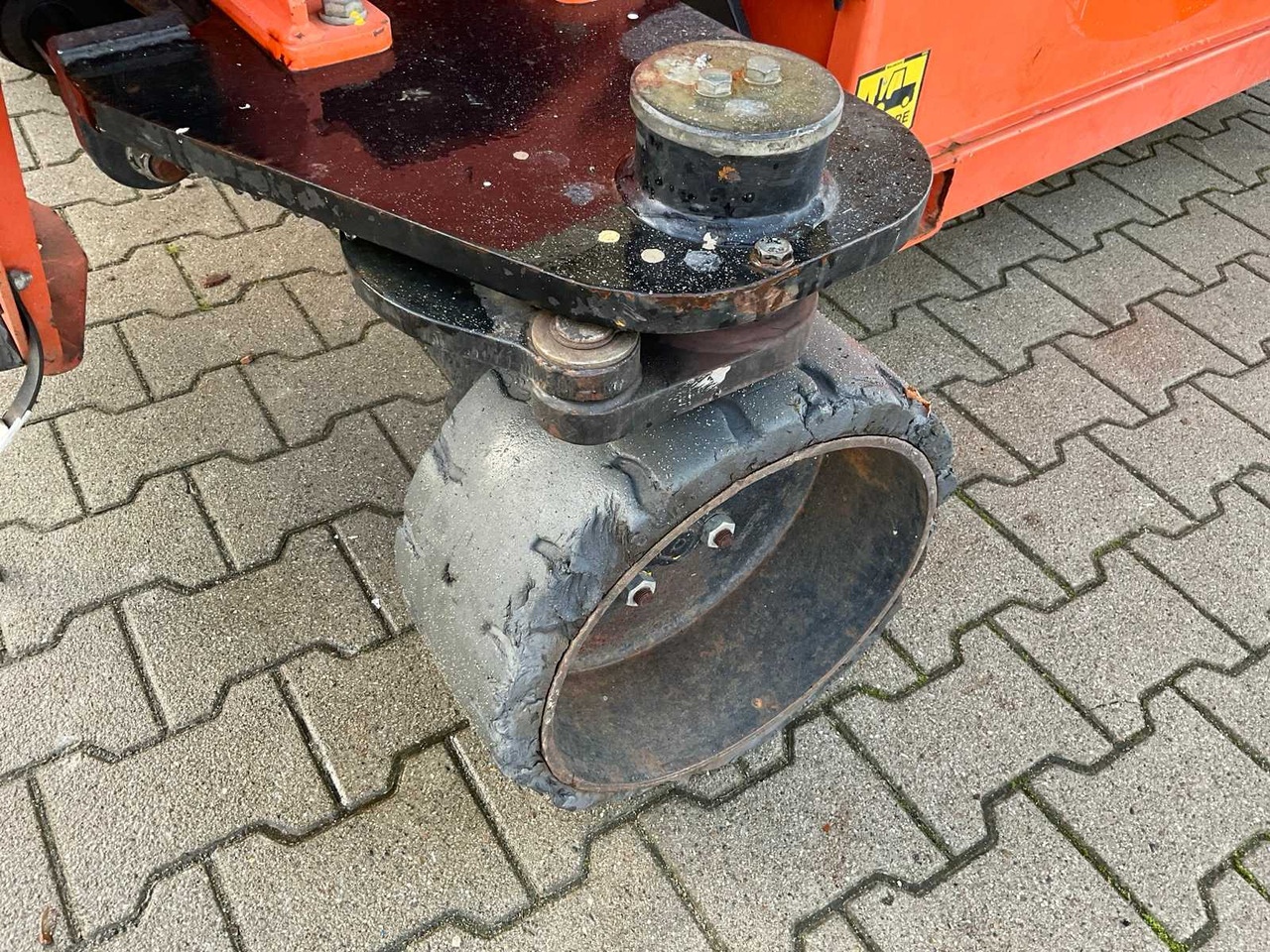 Aerial platform 2013 HOLLAND LIFT HL-11816 AERIAL PLATFORM: picture 15 Aerial platform 2013 HOLLAND LIFT HL-11816 AERIAL PLATFORM: picture 15