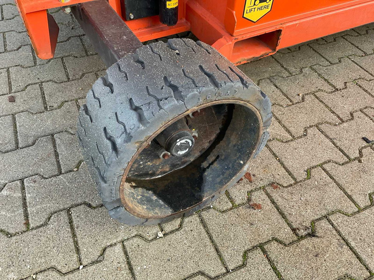 Aerial platform 2013 HOLLAND LIFT HL-11816 AERIAL PLATFORM: picture 13 Aerial platform 2013 HOLLAND LIFT HL-11816 AERIAL PLATFORM: picture 13