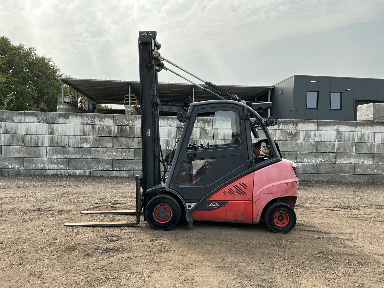 2016 LINDE H30 FORKLIFT - Forklift: picture 2 2016 LINDE H30 FORKLIFT - Forklift: picture 2