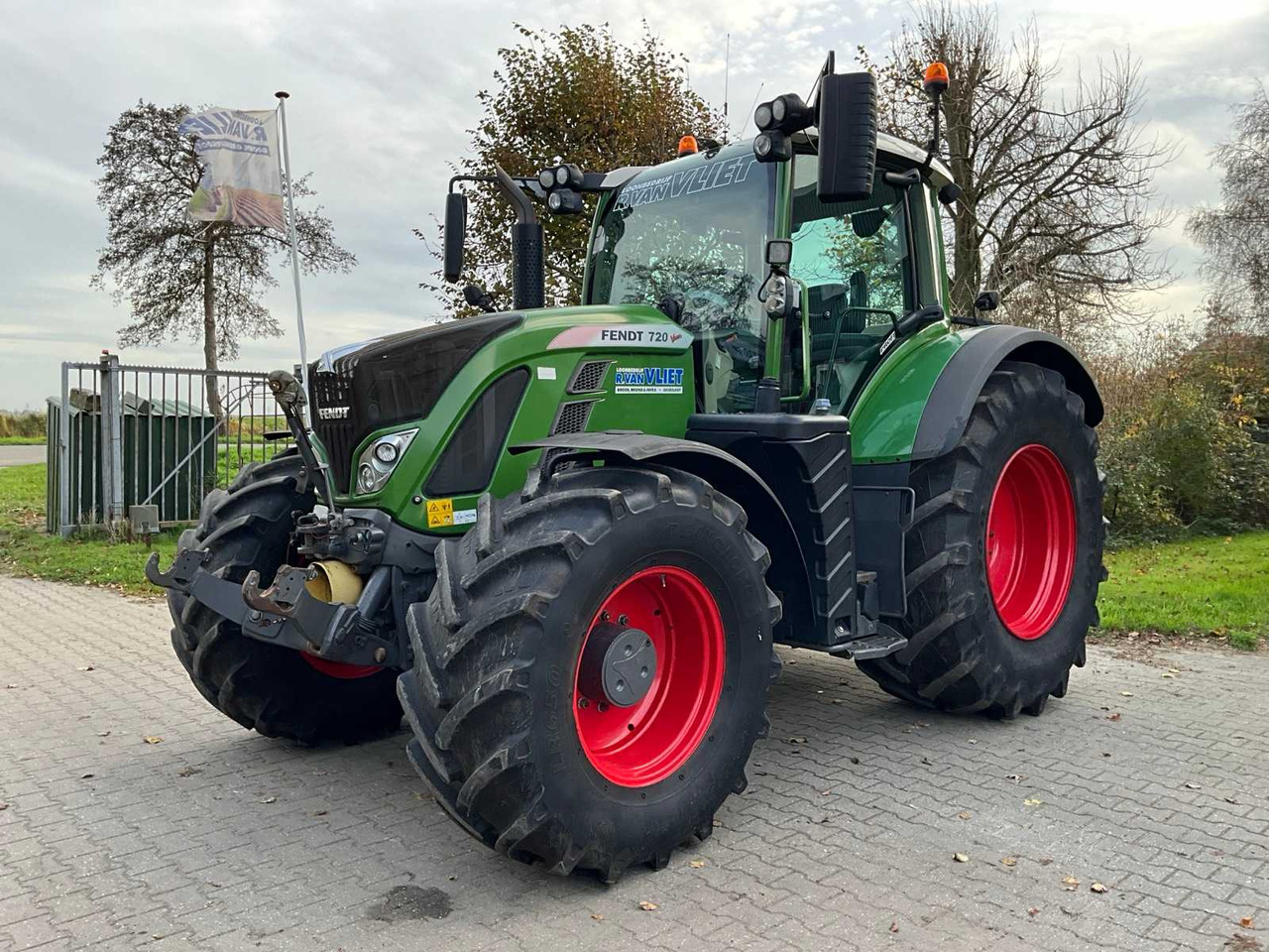 2017 FENDT 720 VARIO ALL-WHEEL DRIVE AGRICULTURAL TRACTOR - Farm tractor: picture 1 2017 FENDT 720 VARIO ALL-WHEEL DRIVE AGRICULTURAL TRACTOR - Farm tractor: picture 1